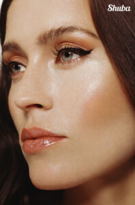 Model: Mira Bimperling | Agency: East West Models | Make-Up Artist and Hairstylist: Fatime Morina | Title: Modern Classic Beauty | Published by: Shuba Magazine | Beauty Shooting | Location: Neuss, Germany