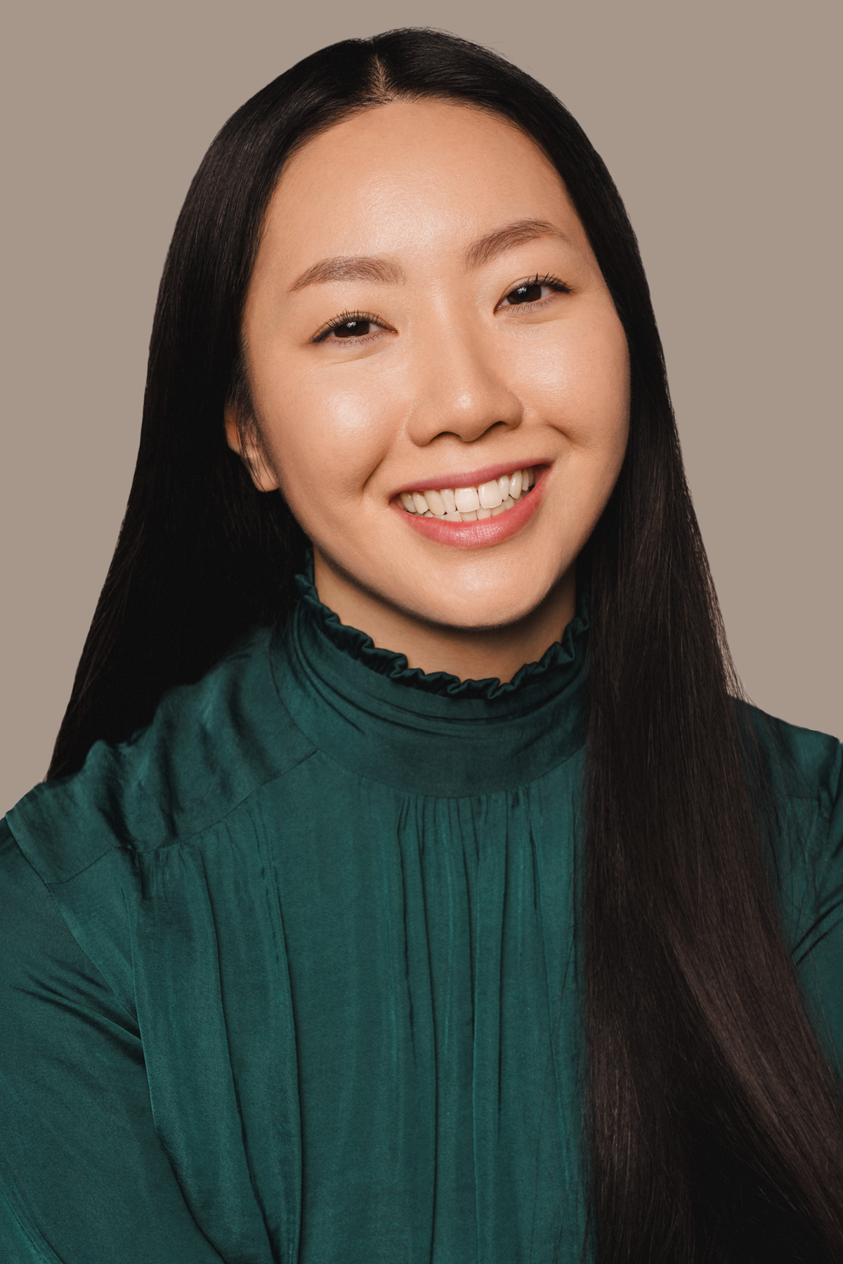 Model: Victoria Li | Photographer: Levin Lee | Portrait Shooting | Location: Cologne, Germany